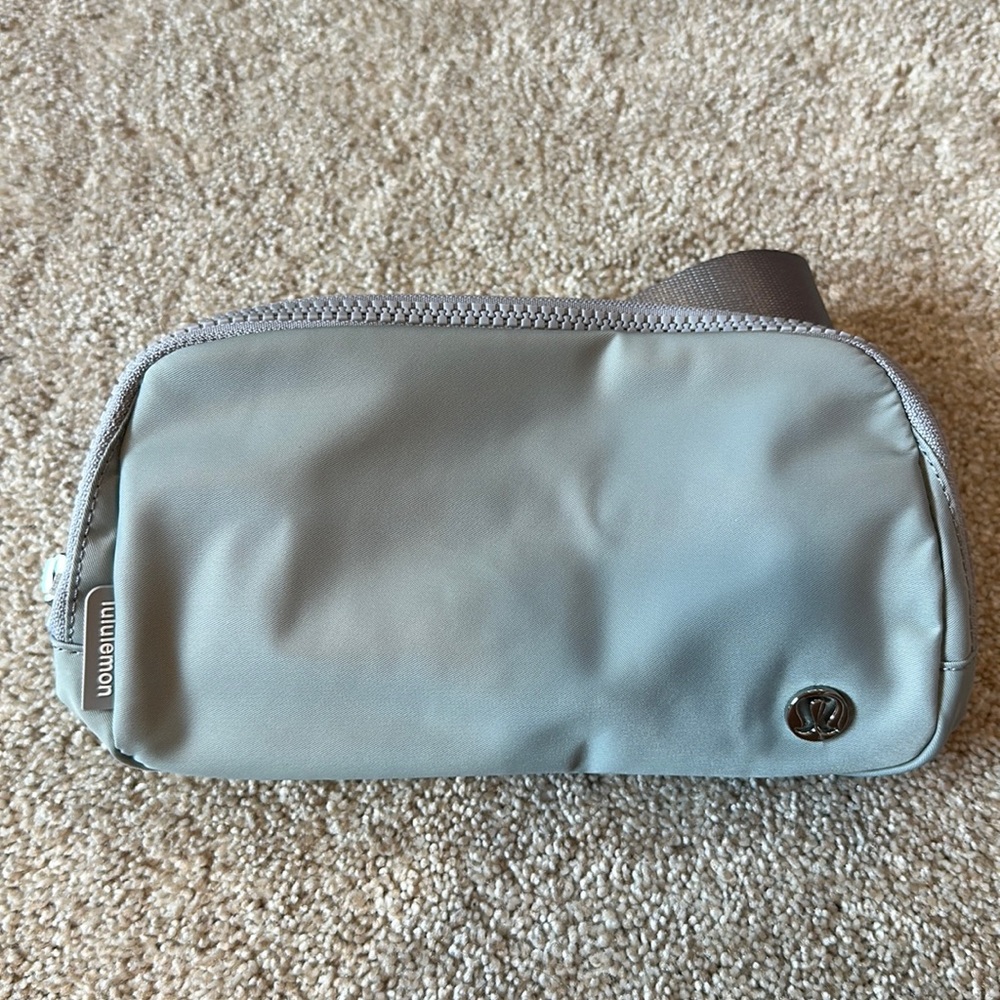 Lululemon Everywhere Belt Bag ( ONE SIZE )